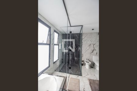 Banheiro da Suíte 1 de apartamento à venda com 3 quartos, 344m² em Alphaville Industrial, Barueri