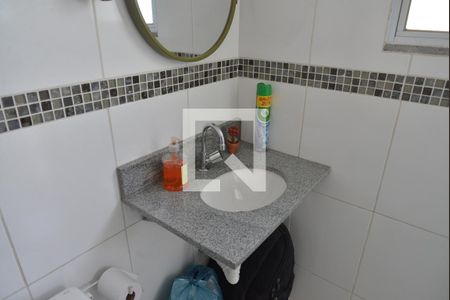 Banheiro de serviço de apartamento à venda com 2 quartos, 74m² em Parque Marajoara, Santo André