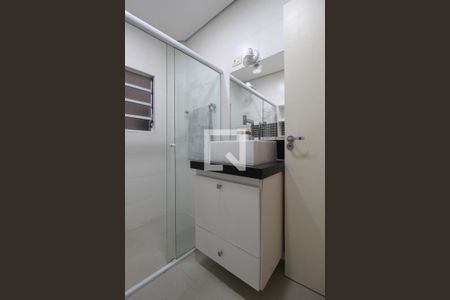 Banheiro de apartamento para alugar com 1 quarto, 48m² em Itaim Bibi, São Paulo