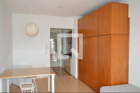 Sala/Quarto de kitnet/studio para alugar com 1 quarto, 25m² em Liberdade, São Paulo