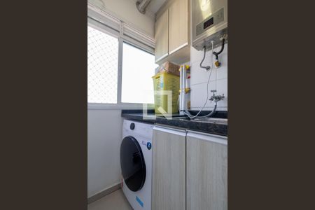 Cozinha e Área de Serviço de apartamento à venda com 2 quartos, 43m² em Vila Carmosina, São Paulo
