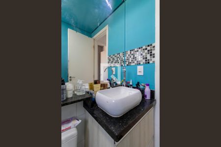 Banheiro de apartamento à venda com 2 quartos, 43m² em Vila Carmosina, São Paulo