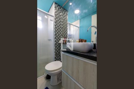 Banheiro de apartamento à venda com 2 quartos, 43m² em Vila Carmosina, São Paulo