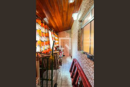 Varanda de casa à venda com 4 quartos, 100m² em Vila Carmosina, São Paulo