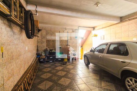 Garagem de casa à venda com 4 quartos, 100m² em Vila Carmosina, São Paulo