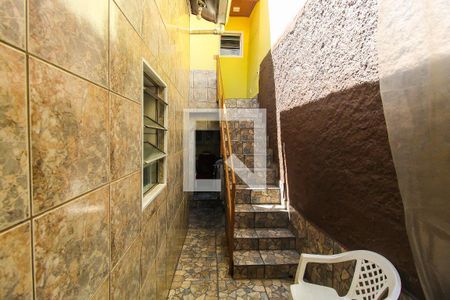 Quintal de casa à venda com 4 quartos, 100m² em Vila Carmosina, São Paulo