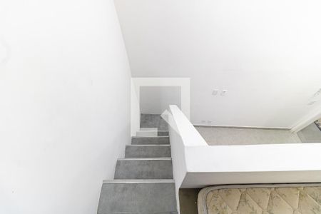 Escada de apartamento para alugar com 1 quarto, 20m² em Aclimação, São Paulo