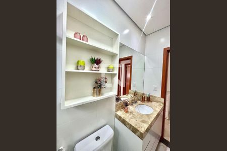 Banheiro social de apartamento à venda com 3 quartos, 200m² em Trevo, Belo Horizonte