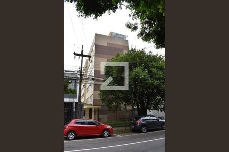 Fachada do condomínio de apartamento para alugar com 1 quarto, 38m² em Centro Cívico, Curitiba