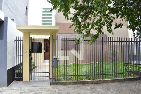Fachada do condomínio de apartamento para alugar com 1 quarto, 38m² em Centro Cívico, Curitiba