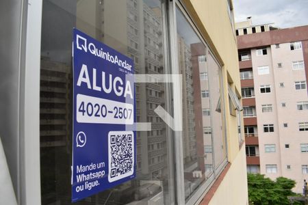 Plaquinha de apartamento para alugar com 1 quarto, 38m² em Centro Cívico, Curitiba