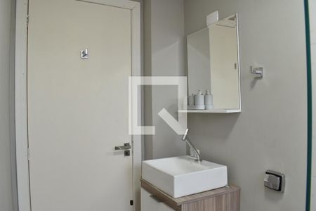 Banheiro de apartamento para alugar com 1 quarto, 38m² em Centro Cívico, Curitiba