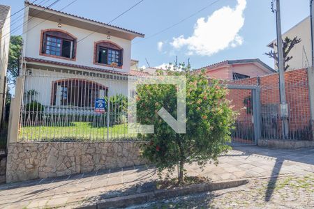 Fachada de casa à venda com 3 quartos, 244m² em Cavalhada, Porto Alegre