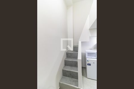 Escada de kitnet/studio para alugar com 1 quarto, 20m² em Aclimação, São Paulo