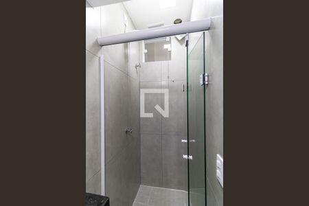 Banheiro de kitnet/studio para alugar com 1 quarto, 20m² em Aclimação, São Paulo