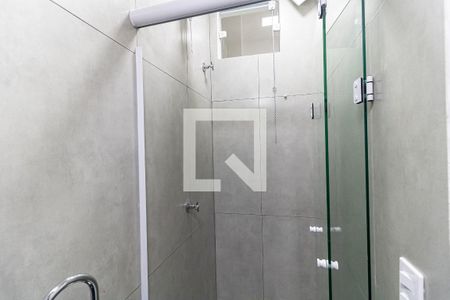 Banheiro de kitnet/studio para alugar com 1 quarto, 20m² em Aclimação, São Paulo