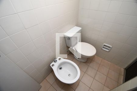 Banheiro de apartamento à venda com 1 quarto, 41m² em Centro, Campinas