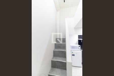 Escada de apartamento para alugar com 1 quarto, 20m² em Aclimação, São Paulo
