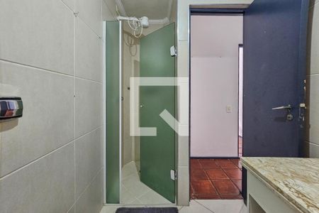 Banheiro de apartamento para alugar com 3 quartos, 81m² em Centro, Guarujá