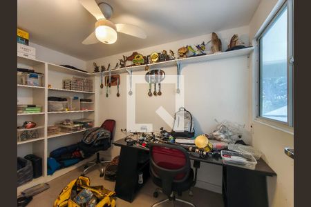 Quarto de Serviço de casa à venda com 4 quartos, 330m² em Grajaú, Rio de Janeiro