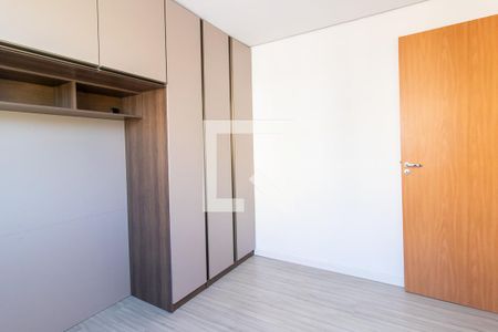 Quarto 1 de apartamento para alugar com 2 quartos, 48m² em Pinheirinho, Curitiba