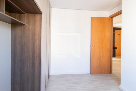 Quarto 1 de apartamento para alugar com 2 quartos, 48m² em Pinheirinho, Curitiba