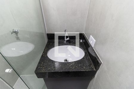 Banheiro de kitnet/studio para alugar com 1 quarto, 20m² em Aclimação, São Paulo