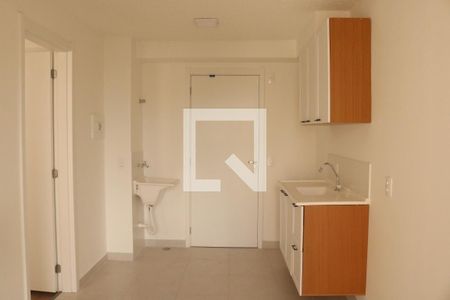 Sala/Cozinha de apartamento para alugar com 1 quarto, 30m² em Parque Industrial Tomas Edson, São Paulo