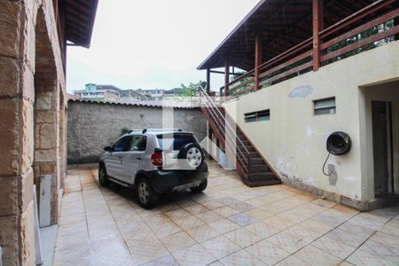 Garagem de casa à venda com 3 quartos, 500m² em Nova Cachoeirinha, Belo Horizonte