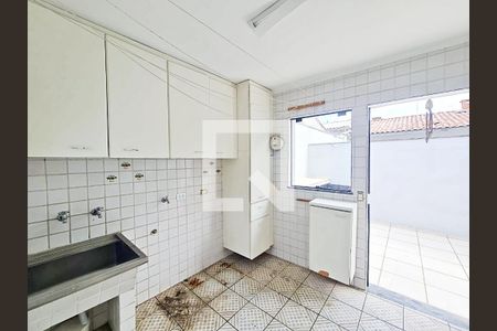 Área de Serviço de casa para alugar com 3 quartos, 250m² em Vila Galvão, Guarulhos
