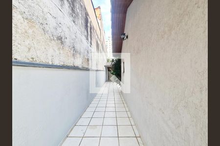 Corredor acesso a Garagem de casa para alugar com 3 quartos, 250m² em Vila Galvão, Guarulhos
