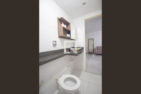 Banheiro de apartamento para alugar com 2 quartos, 70m² em Porto Novo, São Gonçalo