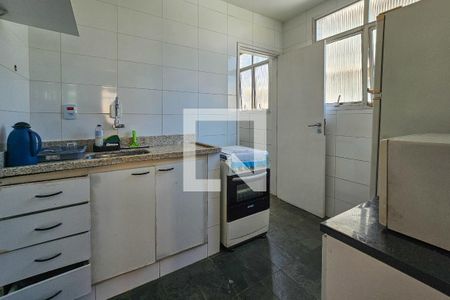 Cozinha de apartamento para alugar com 2 quartos, 60m² em Balneario Cidade Atlantica, Guarujá