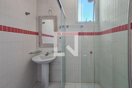 Banheiro de apartamento para alugar com 2 quartos, 60m² em Balneario Cidade Atlantica, Guarujá