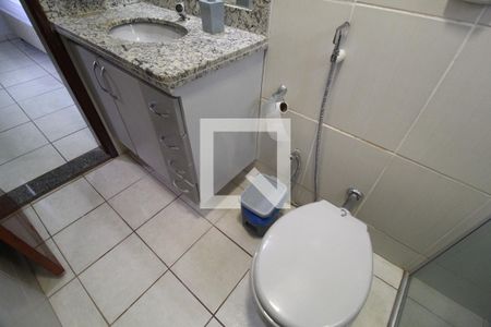 Banheiro da Suíte de apartamento para alugar com 3 quartos, 98m² em Santa Mônica, Uberlândia