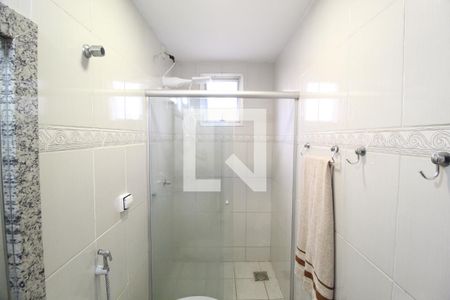 Banheiro da Suíte de apartamento para alugar com 3 quartos, 98m² em Santa Mônica, Uberlândia