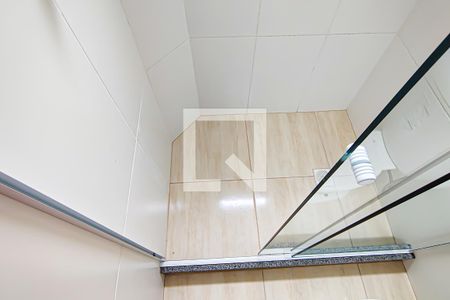 banheiro de apartamento para alugar com 1 quarto, 45m² em Curicica, Rio de Janeiro