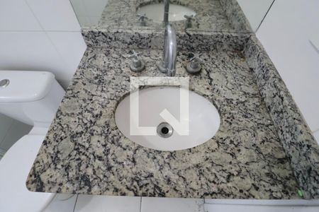 Banheiro Social de apartamento para alugar com 2 quartos, 54m² em Vila Julia, Guarujá
