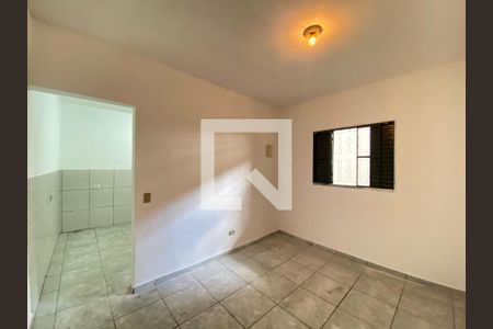 Quarto de casa para alugar com 1 quarto, 40m² em Jardim Presidente Dutra, Guarulhos