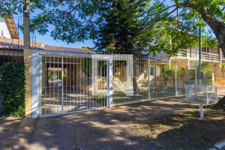 Fachada de casa à venda com 4 quartos, 172m² em Fátima, Canoas