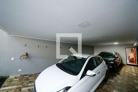 Garagem de casa à venda com 5 quartos, 220m² em Jardim Avelino, São Paulo