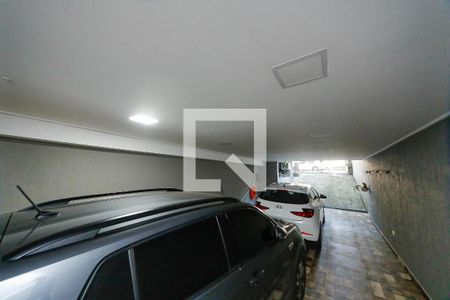 Garagem de casa à venda com 5 quartos, 220m² em Jardim Avelino, São Paulo