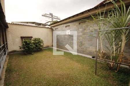 Quintal de casa à venda com 6 quartos, 390m² em Caiçaras, Belo Horizonte