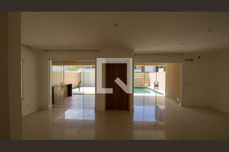 Sala de casa de condomínio à venda com 4 quartos, 320m² em Recreio dos Bandeirantes, Rio de Janeiro