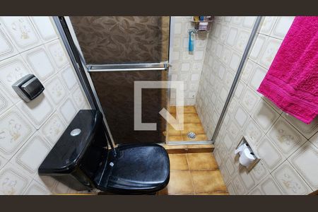 Banheiro de apartamento para alugar com 2 quartos, 58m² em Saboó, Santos