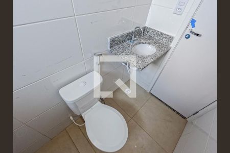Banheiro Social de apartamento à venda com 2 quartos, 37m² em Vila Pereira Cerca, São Paulo