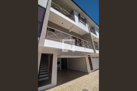 Fachada de casa à venda com 3 quartos, 150m² em Nonoai, Porto Alegre