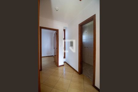 Corredor 3 piso de casa à venda com 3 quartos, 150m² em Nonoai, Porto Alegre