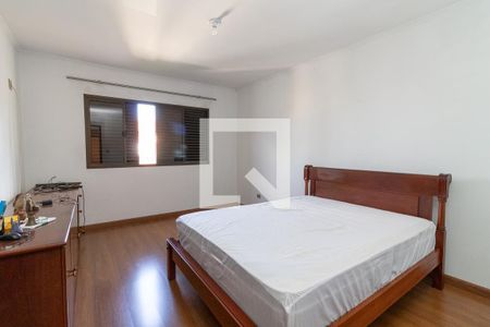Suíte de casa à venda com 4 quartos, 400m² em Vila Ré, São Paulo