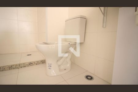 Banheiro social de apartamento para alugar com 2 quartos, 36m² em Parque da Vila Prudente, São Paulo